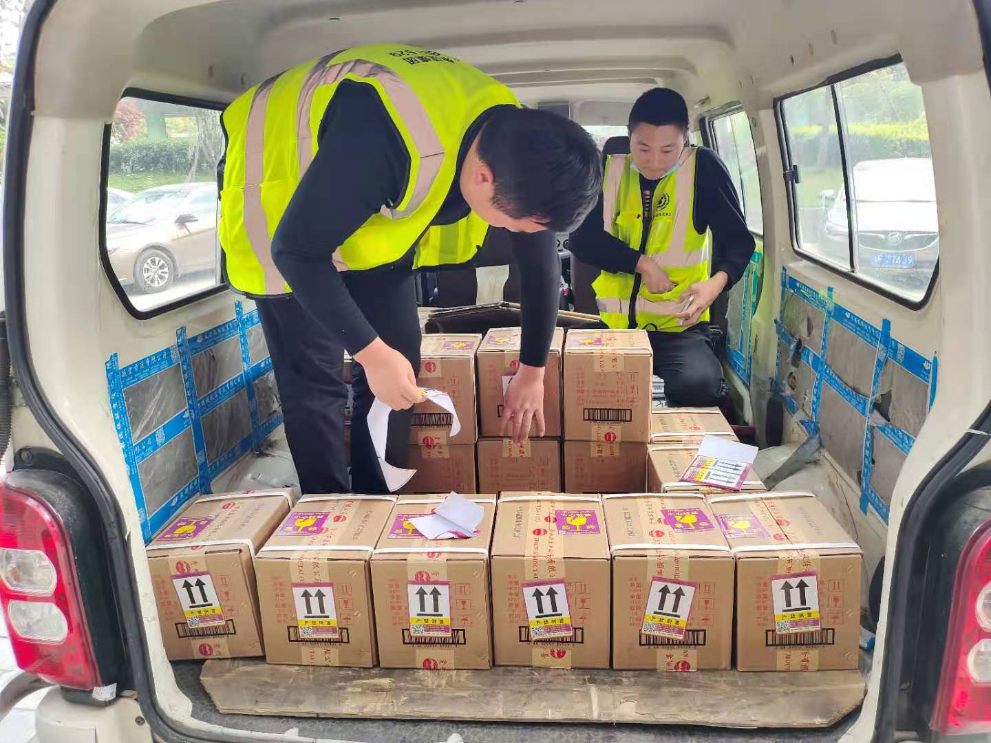 成都航空货运航空快递水果发往新疆怎么发？-成都机场空运物流